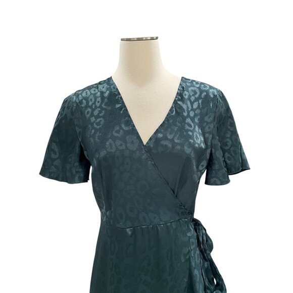Simplee Green Satin Wrap Dress Medium Leopard Print Midi Tie Waist Elegant - Picture 6 of 14